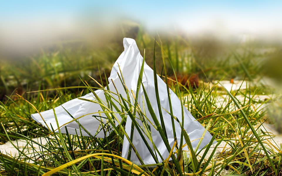 Vlhčený ubrousek v přírodě